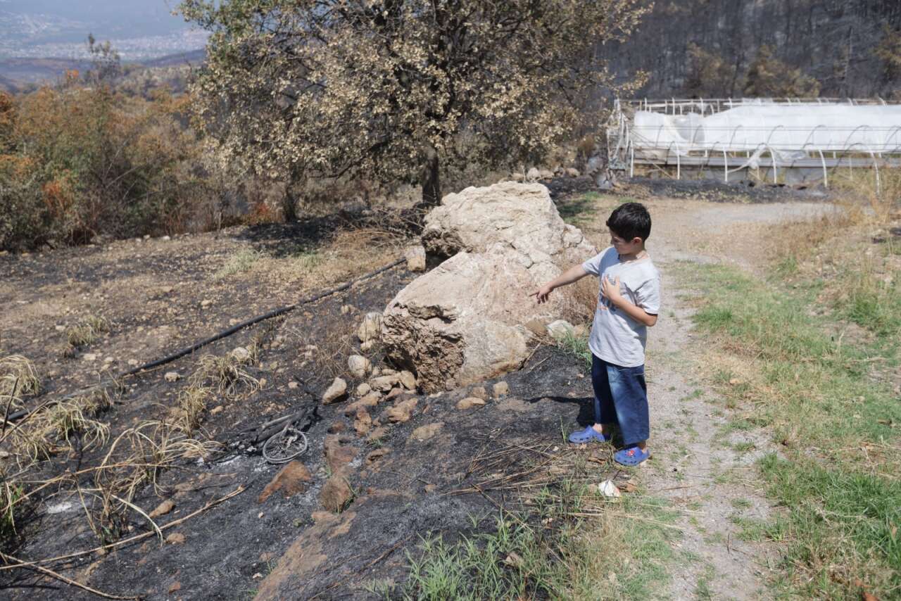 Seydikemer Yangında Bisikleti Kullanılamaz Hale Gelen Minik Umut Yeni Bisikletine Kavuştu 5